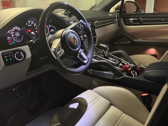 2021 Porsche Cayenne Turbo Coupé III, серый, 18000000 рублей - вид 6