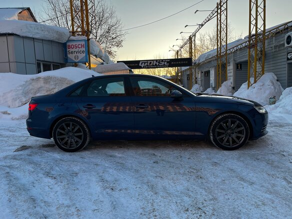 2017 Audi A4 V (B9), синий, 1300000 рублей - вид 3