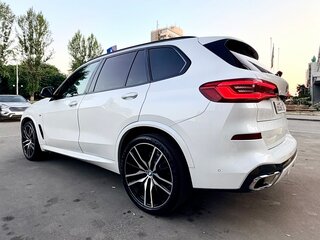 2019 BMW X5 40i IV (G05/G18), белый, 7070000 рублей, вид 2