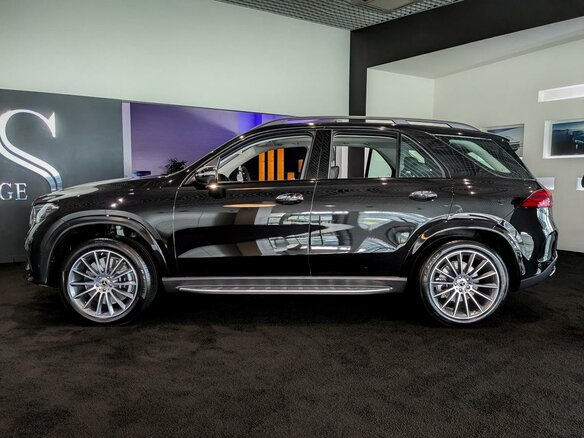 2026 Mercedes-Benz GLE 450 II (V167) Рестайлинг, чёрный - вид 2