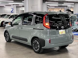 2022 Toyota Sienta III, зелёный, 1200000 рублей, вид 4