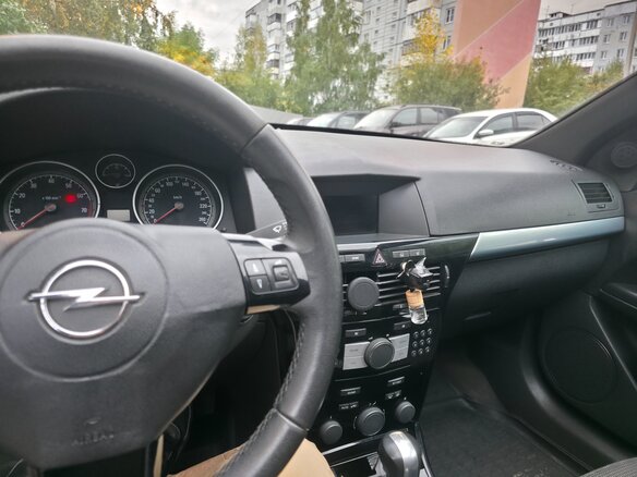 2010 Opel Astra GTC H Рестайлинг, чёрный - вид 5