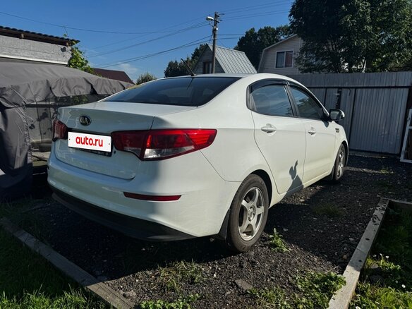 2015 Kia Rio III Рестайлинг, белый, 750000 рублей - вид 6