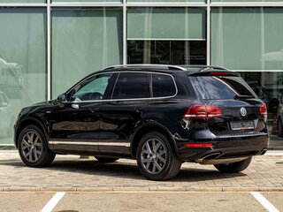 2014 Volkswagen Touareg II, чёрный, 1965000 рублей, вид 4
