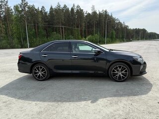 2017 Toyota Camry VII (XV50) Рестайлинг 2, серый, 1950000 рублей, вид 3