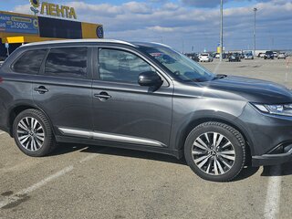 2019 Mitsubishi Outlander III Рестайлинг 3, серый, 2050000 рублей, вид 3