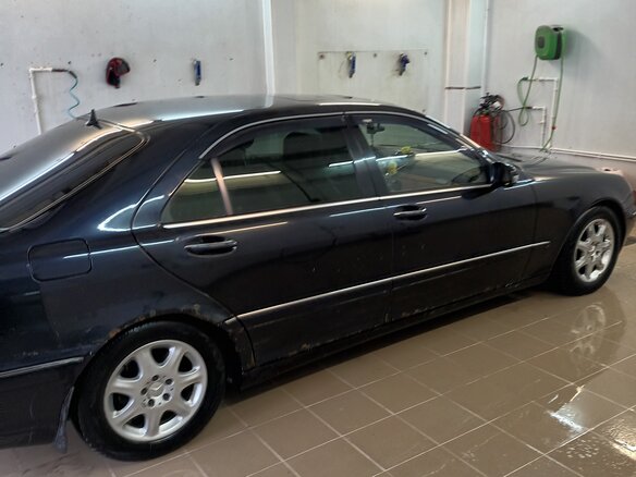 2000 Mercedes-Benz S-Класс 500 IV (W220), синий, 2500000 рублей - вид 4
