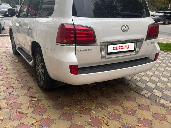 2009 Lexus LX 570 III, белый, 2800000 рублей - вид 2