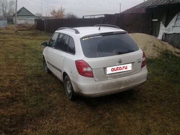 2012 Skoda Fabia II Рестайлинг, белый, 500000 рублей - вид 2