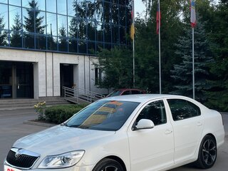 2010 Skoda Octavia II (A5) Рестайлинг, белый, 700000 рублей, вид 1