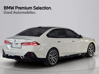 2024 BMW 5 серии 520i VIII (G60/G61/G68), белый, 5604000 рублей, вид 3