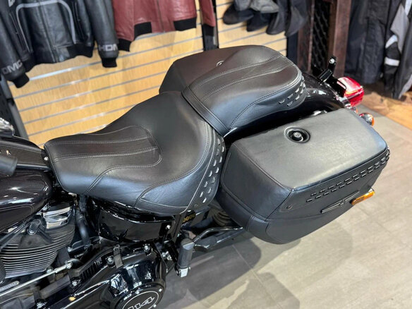 2021 Harley-Davidson Heritage, чёрный - вид 13