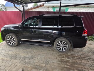 2017 Toyota Land Cruiser 200 Series Рестайлинг 2, чёрный, 6350000 рублей, вид 3