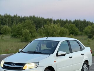 2013 Lada (ВАЗ) Granta I, белый, 240000 рублей, вид 1
