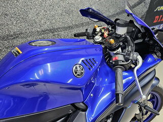 2022 Yamaha YZF-R7, синий, 799000 рублей, вид 3
