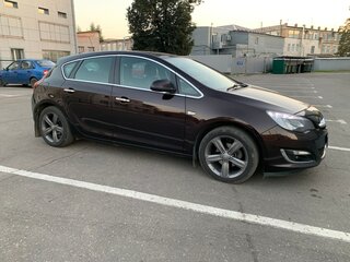 2013 Opel Astra J Рестайлинг, коричневый, 888000 рублей, вид 5