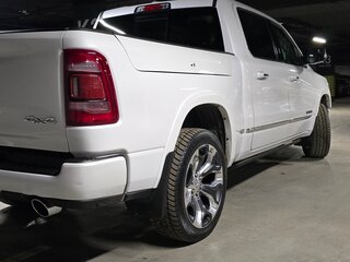 2018 Ram 1500 Crew Cab V, белый, 6900000 рублей, вид 2