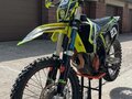 2017 KTM 450 SX F, жёлтый - вид 1