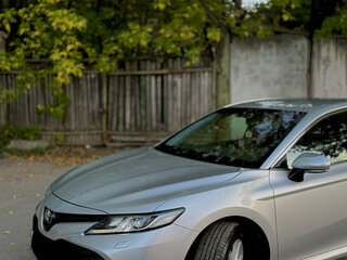 2019 Toyota Camry VIII (XV70), серебристый, 2700000 рублей, вид 3