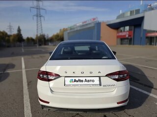 2022 Skoda Octavia III (A7) Рестайлинг, белый, 2000000 рублей, вид 3