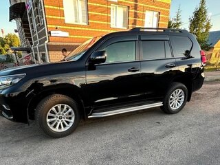 2017 Toyota Land Cruiser Prado 150 Series Рестайлинг 2, чёрный, 4992000 рублей, вид 3