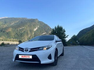 2014 Toyota Auris II, белый, 950000 рублей, вид 3