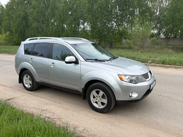 2008 Mitsubishi Outlander II, серебристый, 1100000 рублей - вид 1