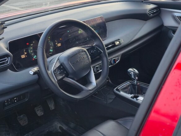 2024 BAIC U5 Plus, красный, 1400000 рублей - вид 4