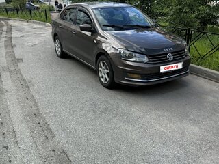 2015 Volkswagen Polo V Рестайлинг, коричневый, 870000 рублей, вид 2