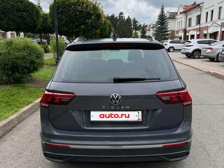 2021 Volkswagen Tiguan II Рестайлинг, серый, 3090000 рублей, вид 4