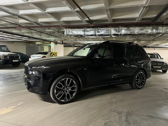 2023 BMW X7 40d I (G07) Рестайлинг, чёрный, 16300000 рублей - вид 2