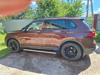 2022 Volkswagen Tiguan II Рестайлинг, коричневый, 3500000 рублей, вид 2