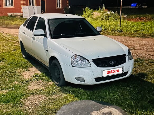 2014 Lada (ВАЗ) Priora I Рестайлинг, белый, 450000 рублей - вид 2