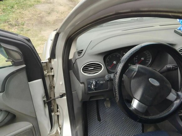 2007 Ford Focus II Рестайлинг, серебристый, 330000 рублей - вид 9