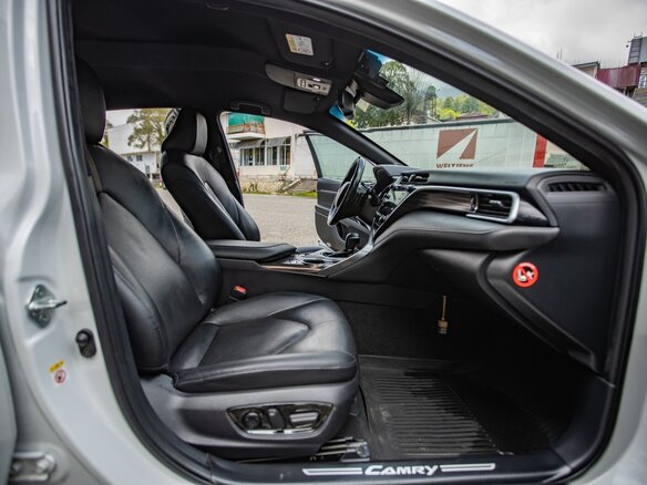 2019 Toyota Camry VIII (XV70), белый, 3500000 рублей - вид 15