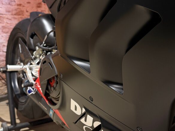 2022 Ducati Panigale V4, чёрный, 4100000 рублей - вид 23