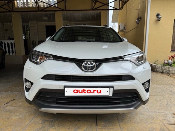 2018 Toyota RAV4 IV (XA40) Рестайлинг, белый, 2790000 рублей - вид 2