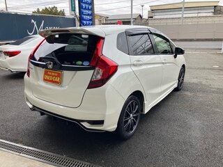 2017 Honda Fit III Рестайлинг, белый, 810000 рублей, вид 4