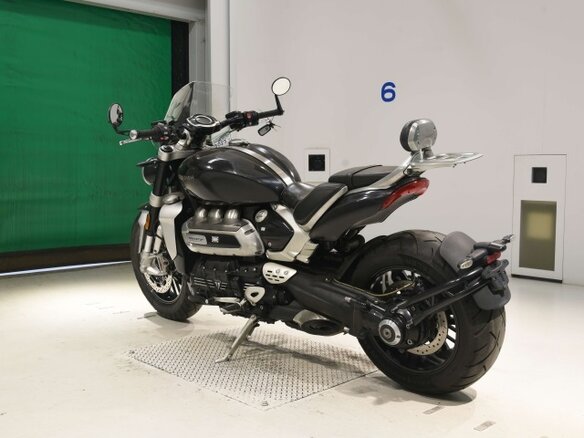 2021 Triumph Rocket III, чёрный, 1425000 рублей - вид 4
