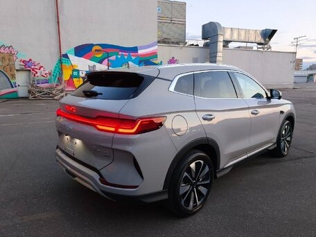 2025 BYD Song Plus EV 87.04 kWh I Рестайлинг, серый, 3350000 рублей, вид 4