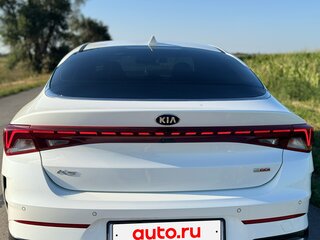 2021 Kia K5 III, белый, 2350000 рублей, вид 5