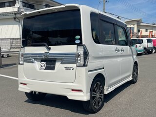 2023 Daihatsu Tanto IV Рестайлинг, белый, 899000 рублей, вид 3