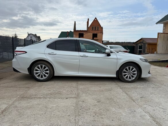 2020 Toyota Camry VIII (XV70), белый, 2208000 рублей - вид 4