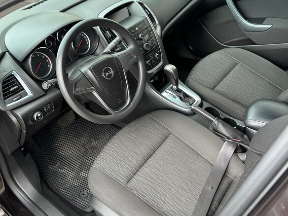 2013 Opel Astra J Рестайлинг, коричневый, 690000 рублей - вид 4