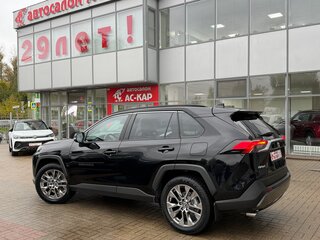 2020 Toyota RAV4 V (XA50), чёрный, 3799000 рублей, вид 3