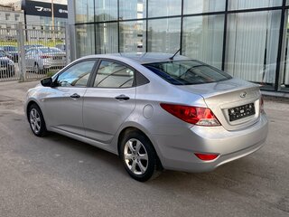 2013 Hyundai Solaris I, серебристый, 632000 рублей, вид 4