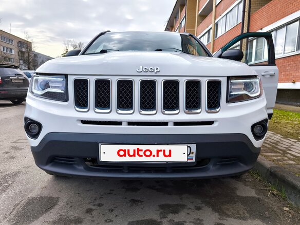 2012 Jeep Compass I Рестайлинг, белый, 1050000 рублей - вид 1