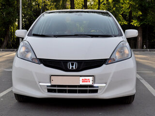 2012 Honda Jazz II Рестайлинг, белый, 700000 рублей, вид 2