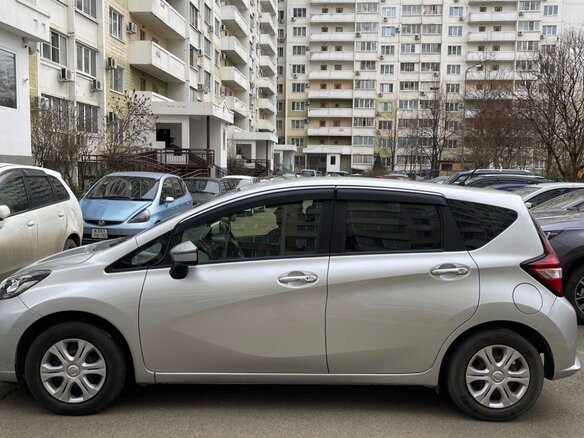 2018 Nissan Note II Рестайлинг, серый, 1150000 рублей - вид 1