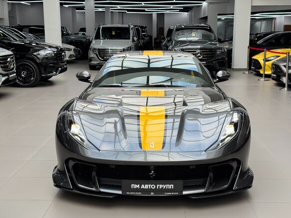 2022 Ferrari 812 Competizione, серый - вид 2